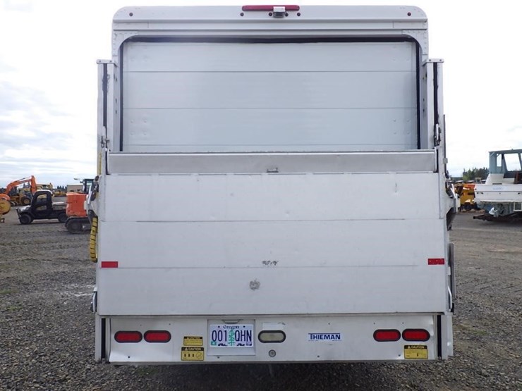2012-freightliner-mt55-image-8