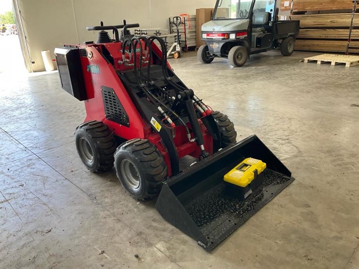 #1016-•-unused-future-ft323w-mini-skid-steer-image-7