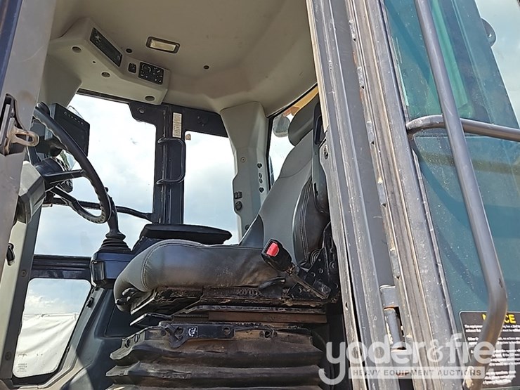 2019-deere-544l-image-24