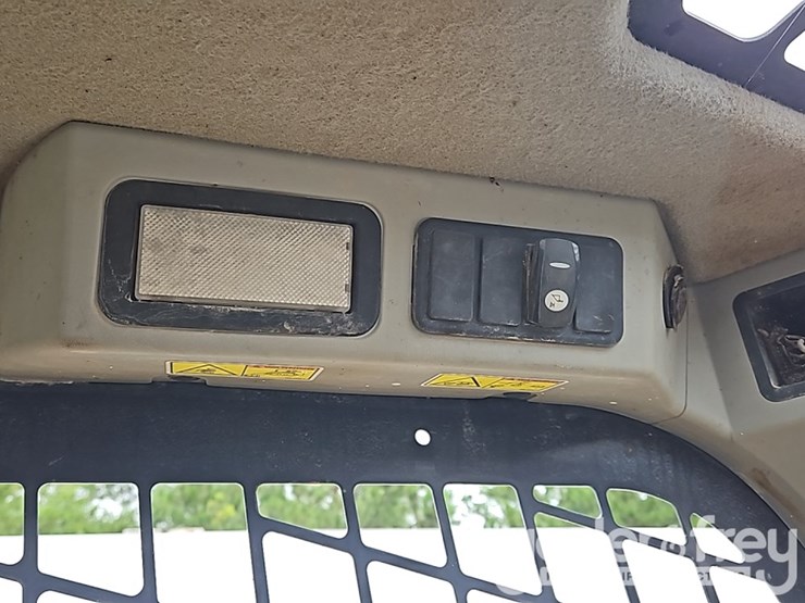 2016-caterpillar-236d-image-31