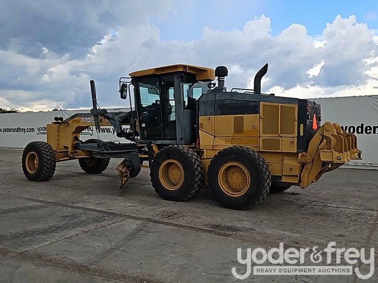 2014-deere-770g-image-3