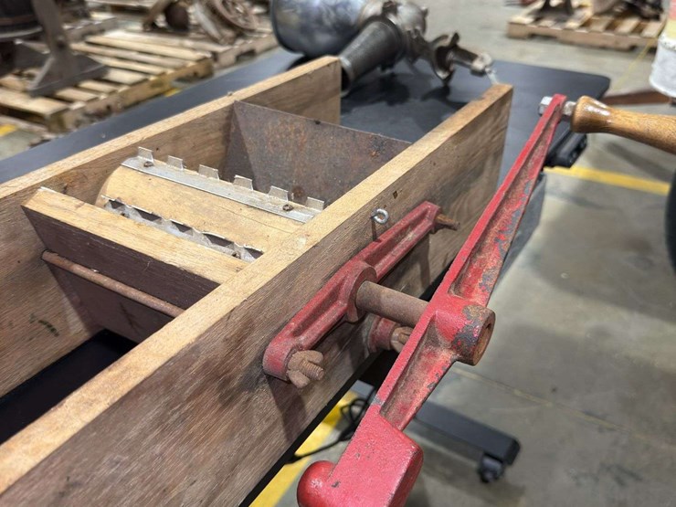 grape-crusher-and-jam-maker-image-3