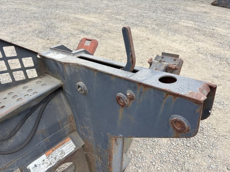 bobcat-811-backhoe-attachment-image-18