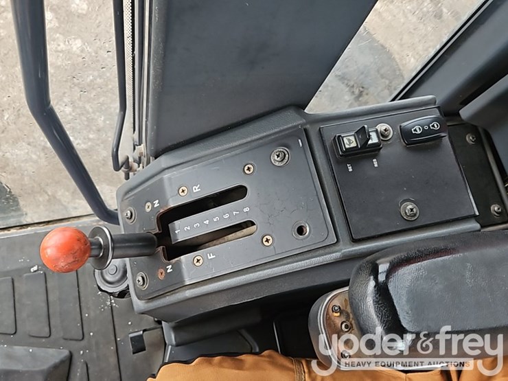 2014-deere-770g-image-28