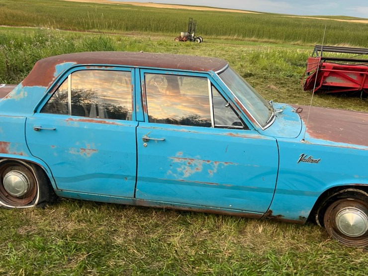 1972-plymouth-valient￼,-slant-six-engine-and-manual-transmission,-glass-is-good,-leaf-springs,-been-sitting-for-a-long-time.-image-6