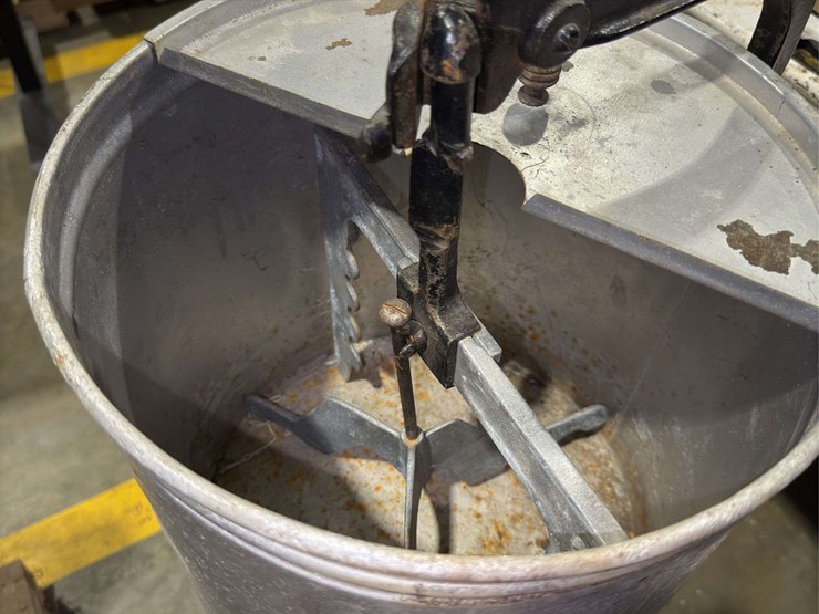 victor-floor-model-sanitary-butter-churn-image-11