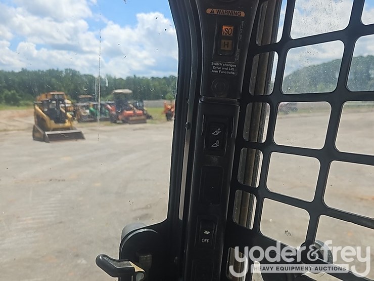 2023-bobcat-t870-image-31