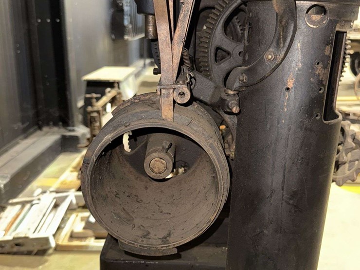 circular-knitting-machine-image-16