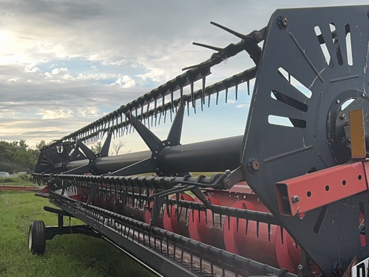 24’-massey-ferguson-soybean-header-image-10
