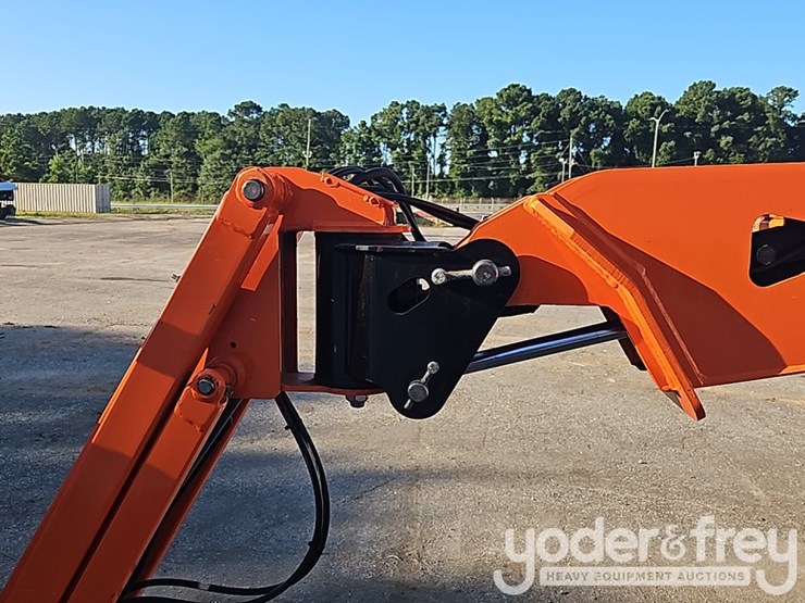 2004-jlg-e300ajp-image-35