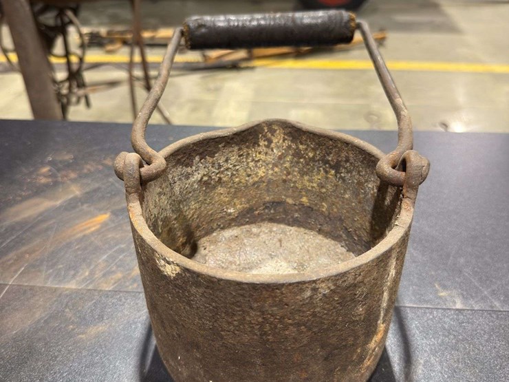 cast-iron-pots-image-14
