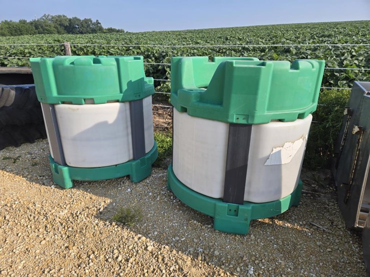 #3852-•-(2)-150-gallon-poly-totes-image-4