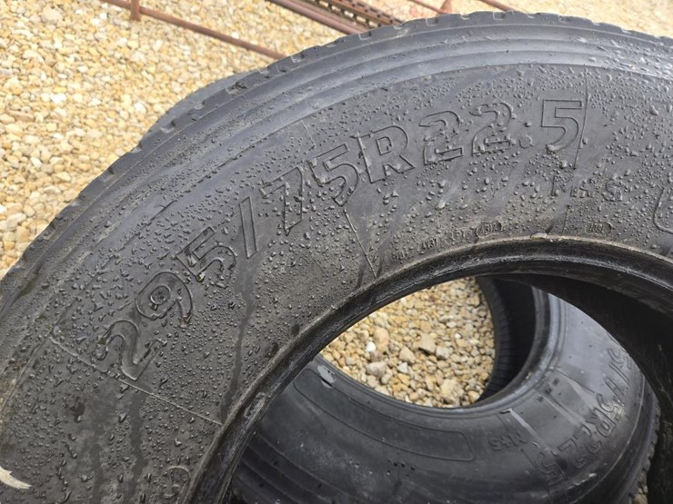 #3951-•-(9)-295/75r22.5-tires-image-9