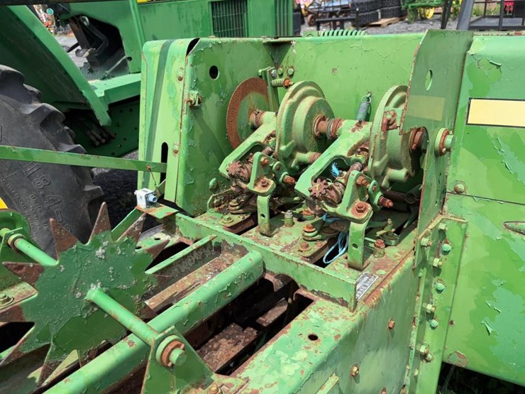 john-deere-336-image-11