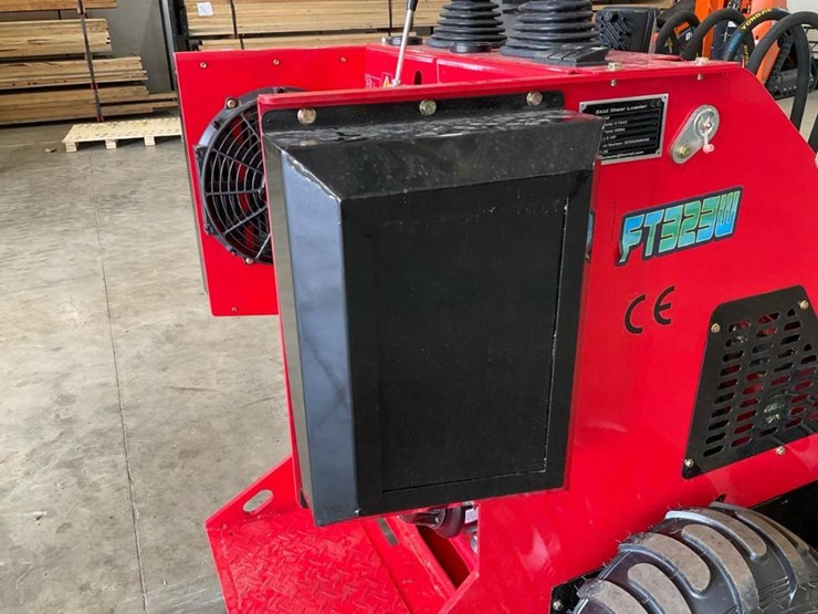 #1015-•-unused-future-ft323w-mini-skid-steer-image-34