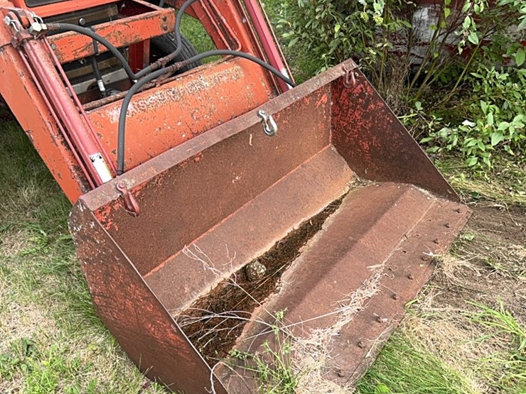 massey-ferguson-135-image-17
