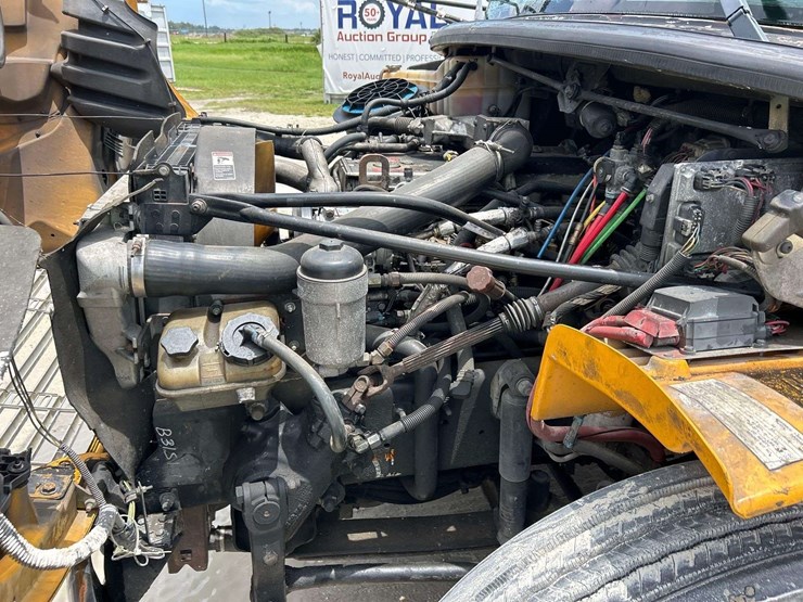 2008-freightliner-b2-image-7