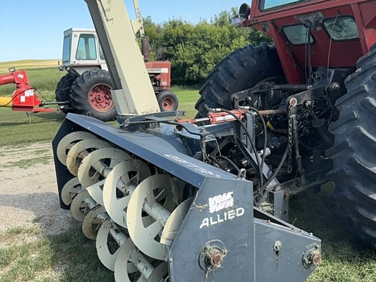 allied-snowblower,-twin-auger,-two-stage,-hyd.-chute,-works-great,-little-use-image-3