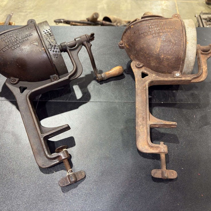 Two Universal Vegetable Slicer
