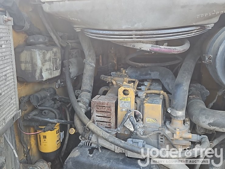 2022-caterpillar-246d3-image-24