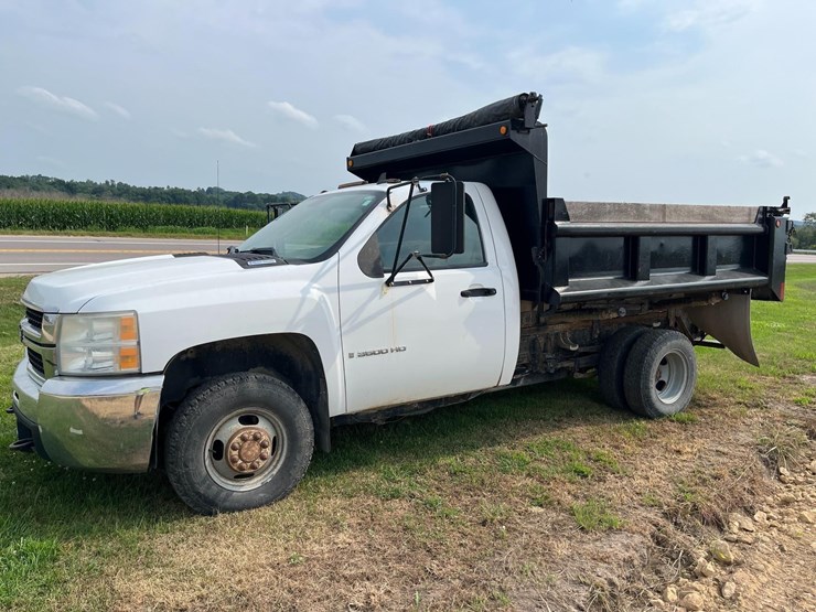 2007-chevrolet-3500-image-2