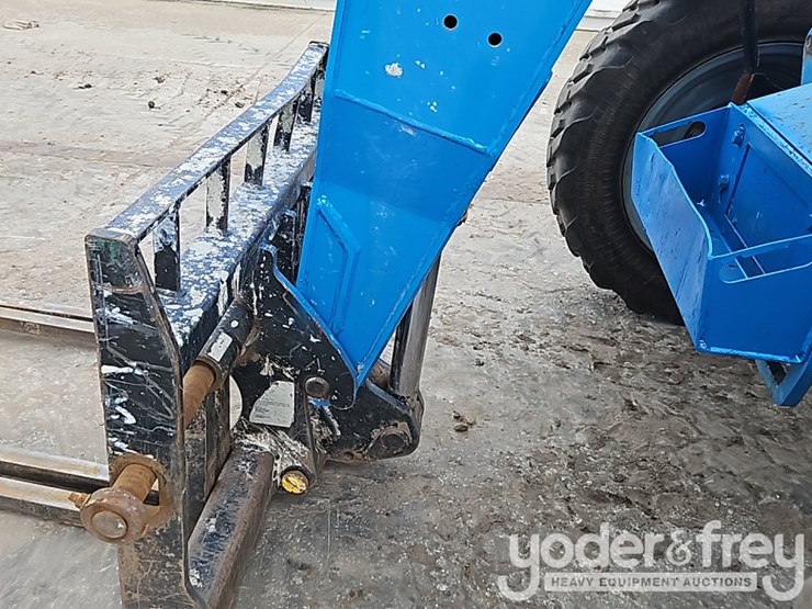 2019-genie-gth844-image-13