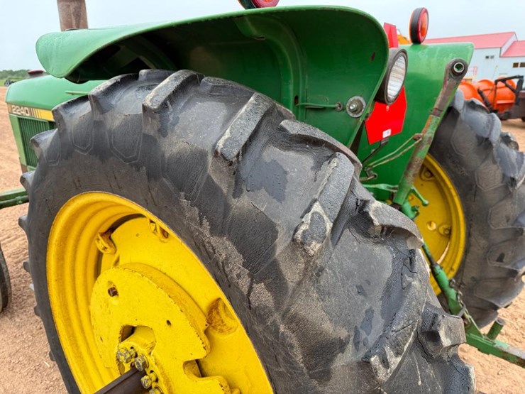 1980-john-deere-2240-image-8