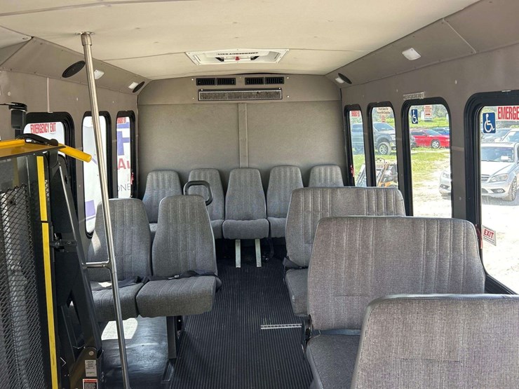 2019-ford-e450-image-23