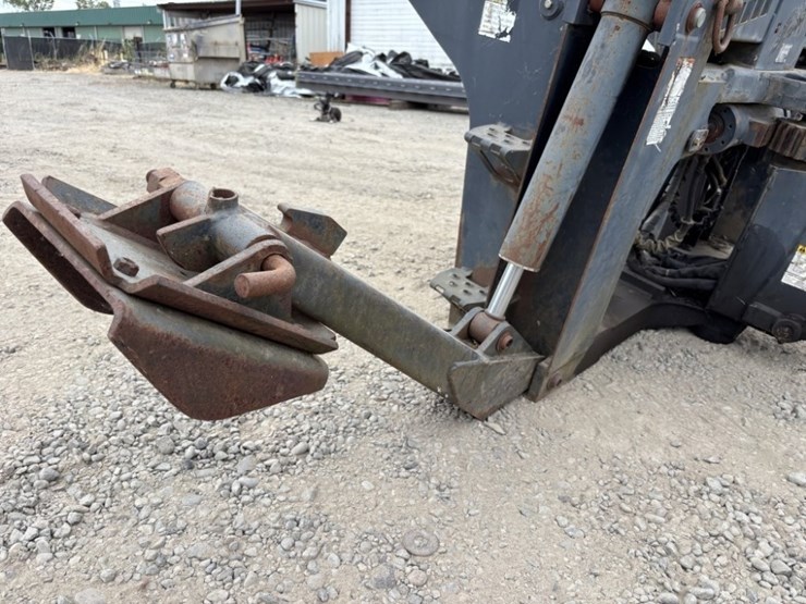 bobcat-811-backhoe-attachment-image-11