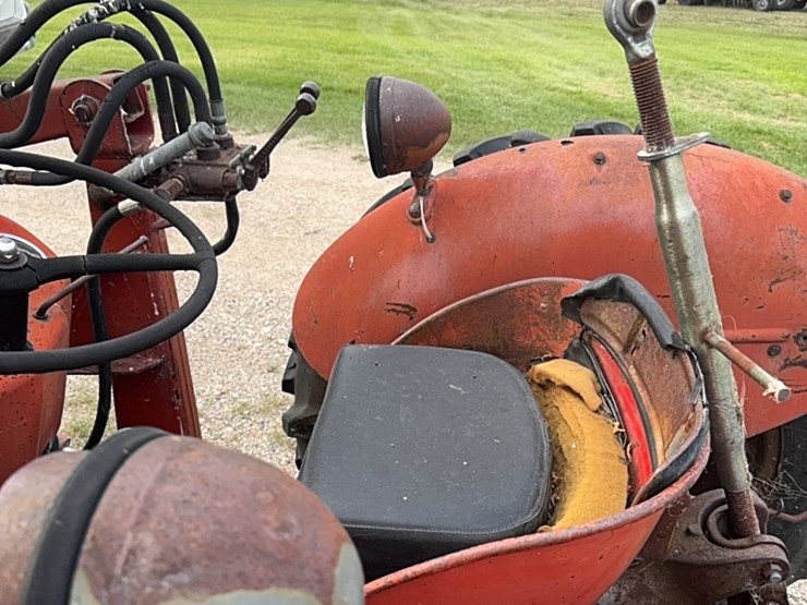 massey-ferguson-135-image-14