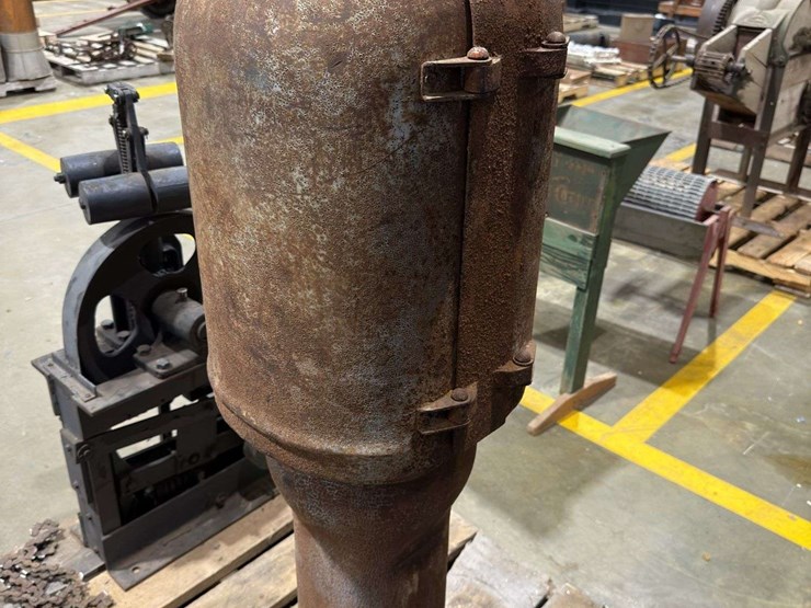 t-8-gas-pump-image-4