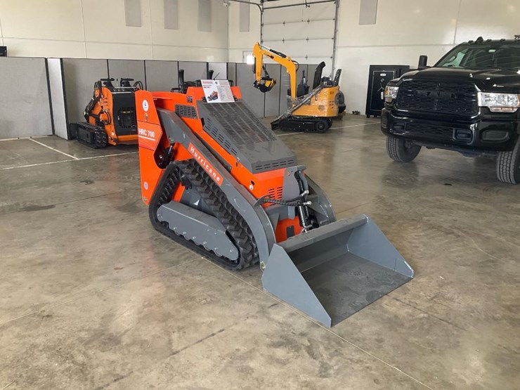 #1002-•-hurricane-hrc-700-mini-skid-steer-loader-image-1