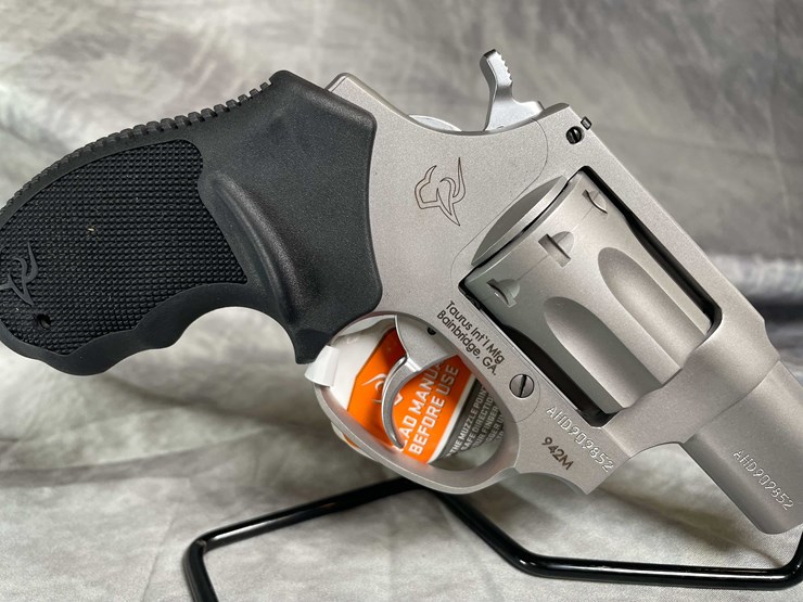 #4536-•-taurus-model-942-22-wmr-revolver,-sn:-ahd909852-image-8