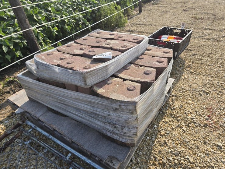 #3890-•-(55)-3-1/2"-x-11-1/2"-landscape-retaining-blocks-image-1