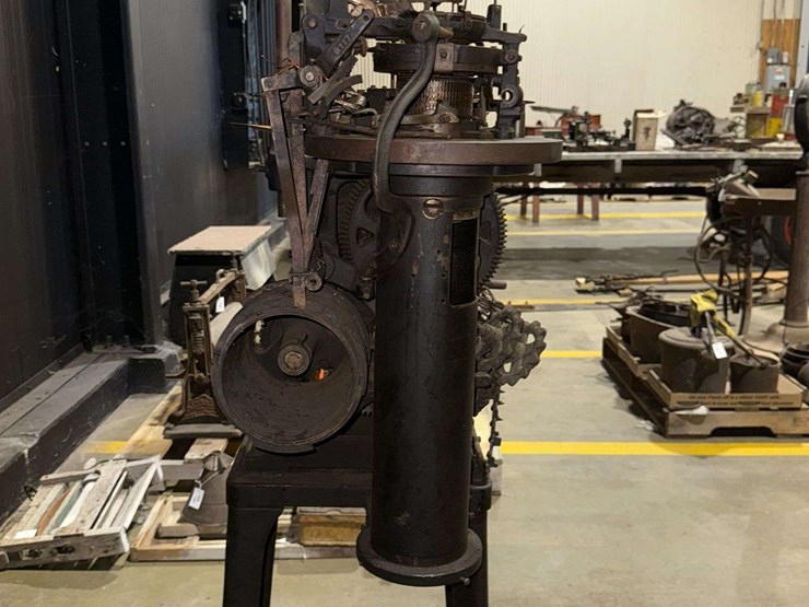 circular-knitting-machine-image-18