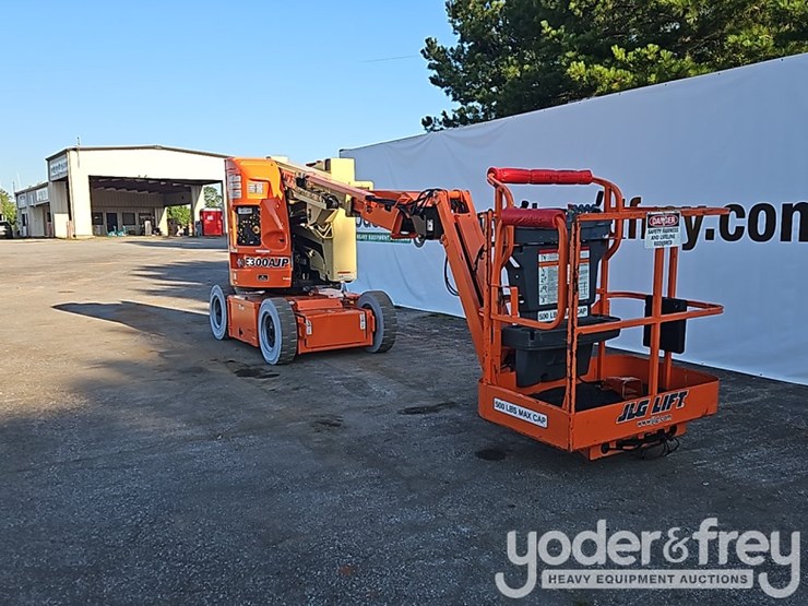 2004-jlg-e300ajp-image-7