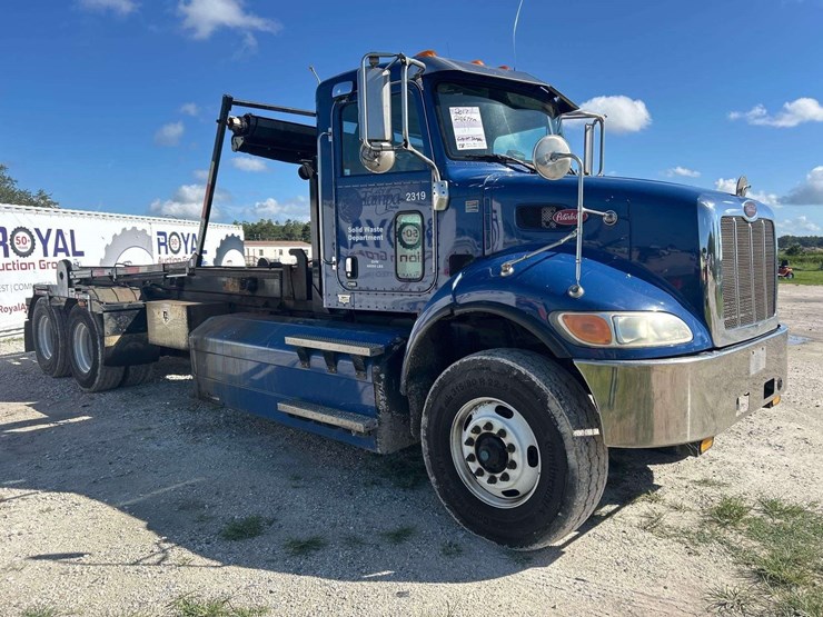 2017-peterbilt-348-image-2
