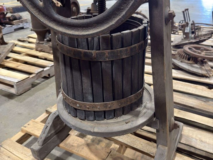 apple-cider-press-image-12