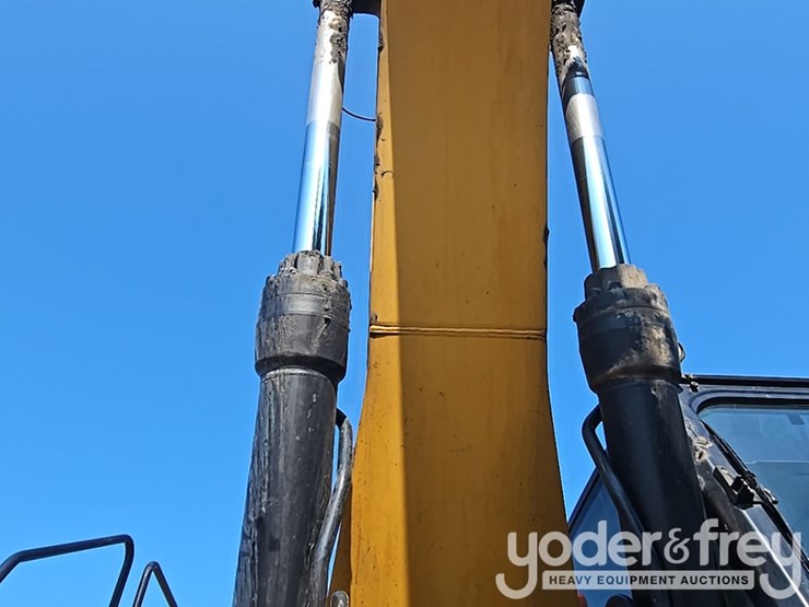 2019-caterpillar-336-image-35