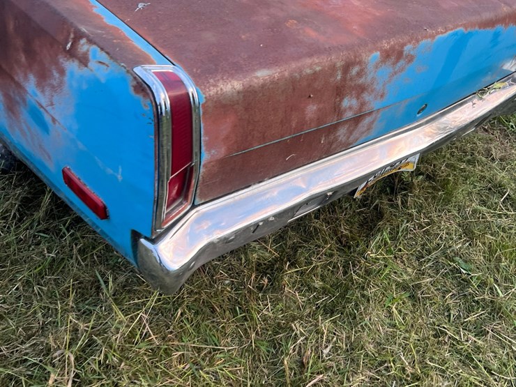 1972-plymouth-valient￼,-slant-six-engine-and-manual-transmission,-glass-is-good,-leaf-springs,-been-sitting-for-a-long-time.-image-66