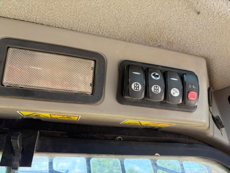 2014-caterpillar-289d-image-26