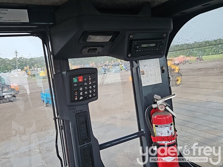 2014-deere-770g-image-27