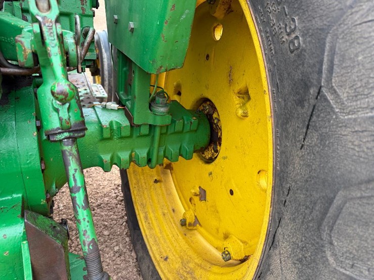 1980-john-deere-2240-image-26