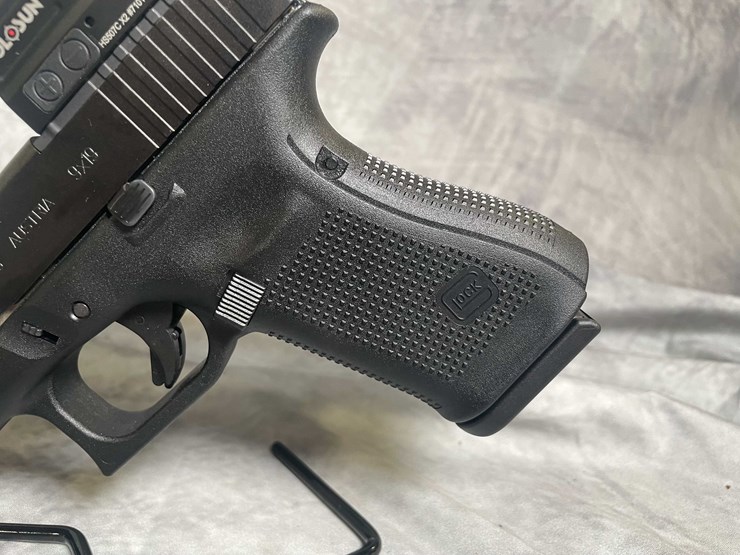 #4562-•-glock-19-gen-5-9mm-luger-semi-auto-pistol,-sn:-cdyz003-image-26