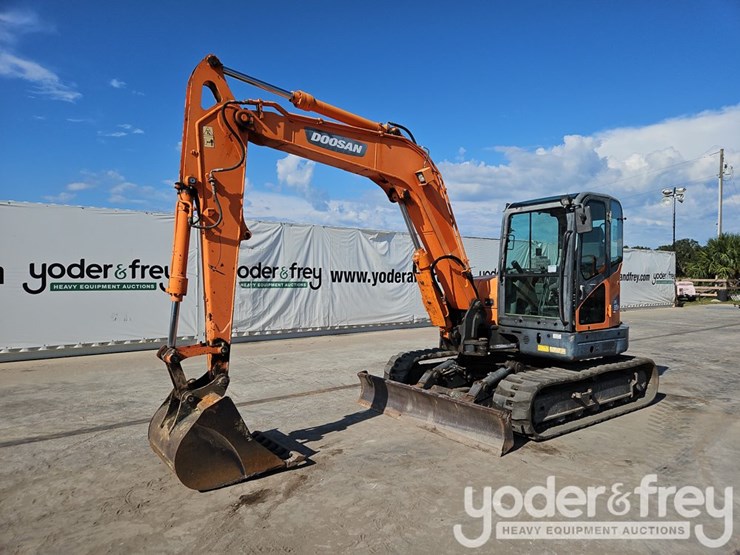 2019-doosan-dx85r-3-image-1