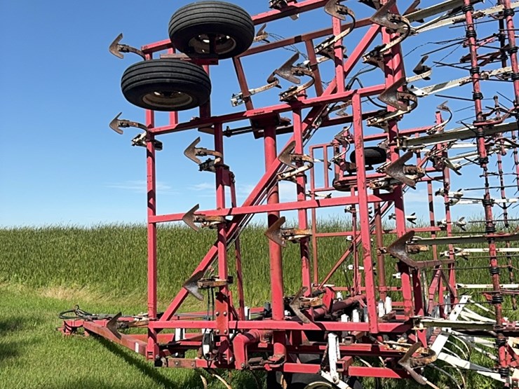 45’-wil-rich-field-cultivator-with-complete-walking-tandems-and-harrows-image-9