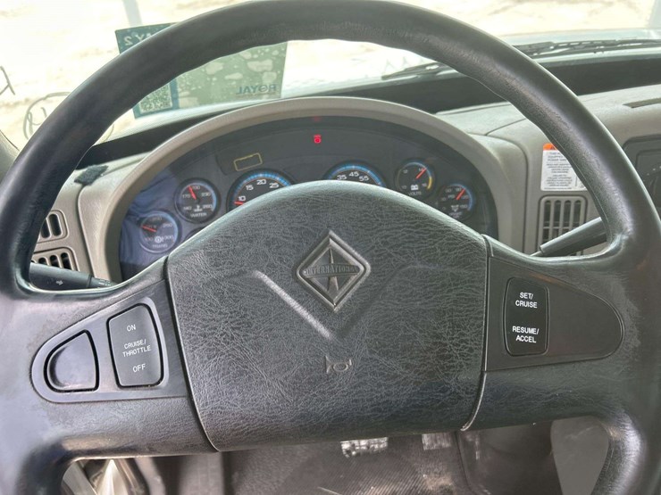 2013-international-durastar-4400-image-12