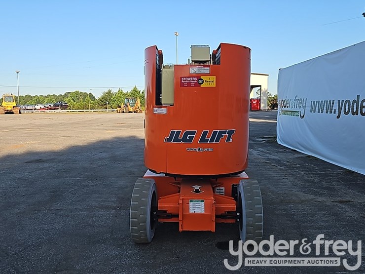 2004-jlg-e300ajp-image-4