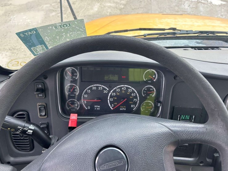 2008-freightliner-b2-image-11