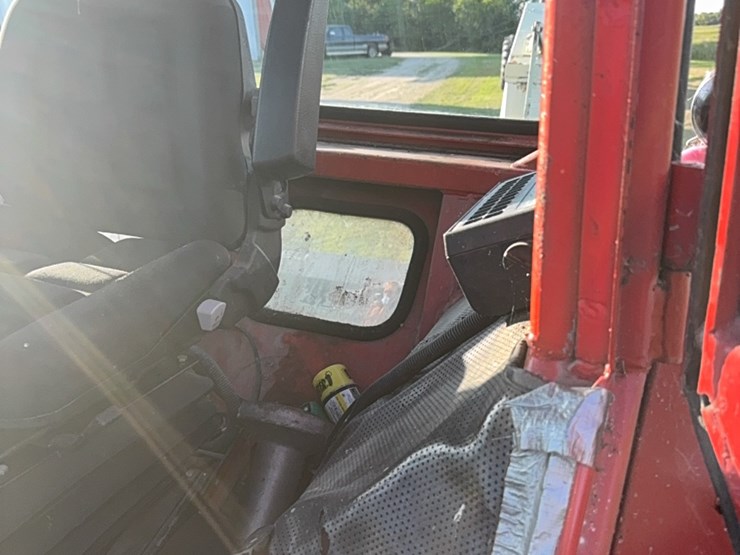 massey-ferguson-1135-image-22